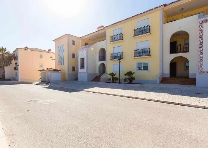T2 Sea View, Pool, Golf, Private Terrace, Del Rey, Obidos A1 Daire *